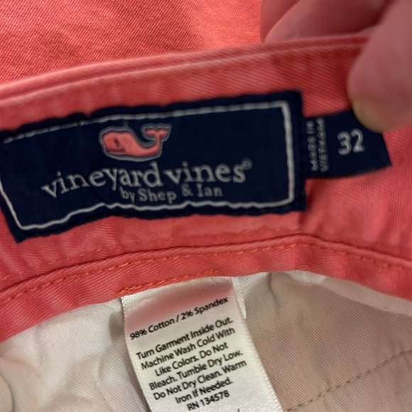Vineyard Vines men’s Pink Flat Front Shorts - Picture 5 of 6